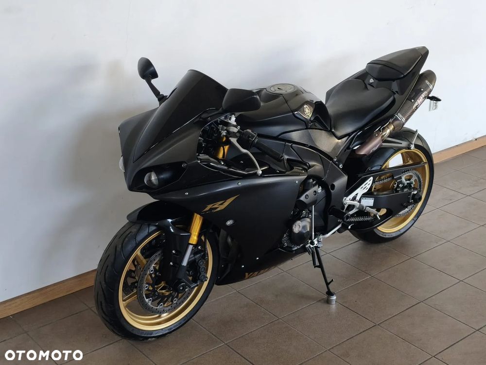 Yamaha R1 - 9