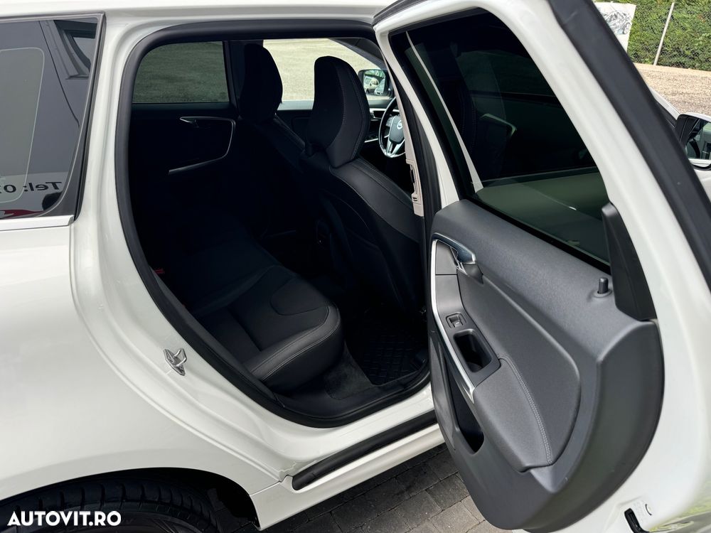 Volvo XC 60 D4 AWD Geartronic Momentum - 11
