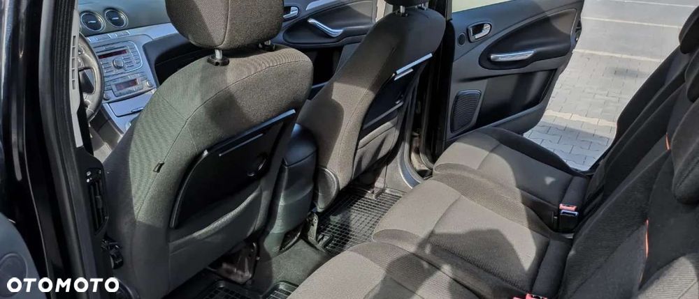 Ford S-Max - 12