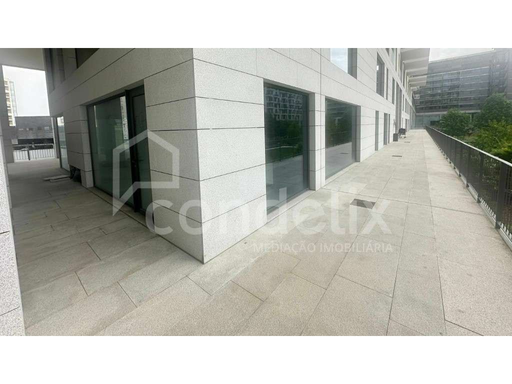 Loja para arrendamento no edifício Antas Green, Campanhã - Grande imagem: 3/17