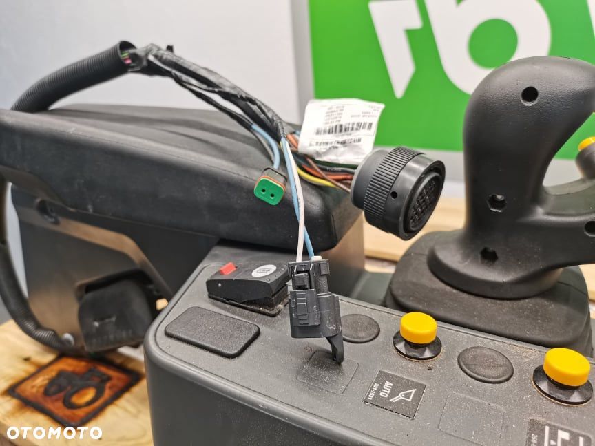 Podłokietnik z joystickiem Cat 924K - 8