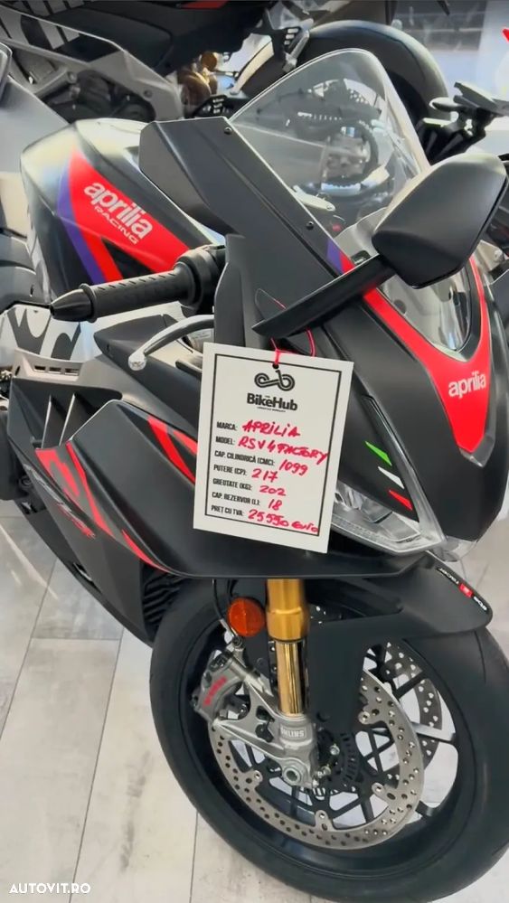 Aprilia RSV-4 Factory - 18