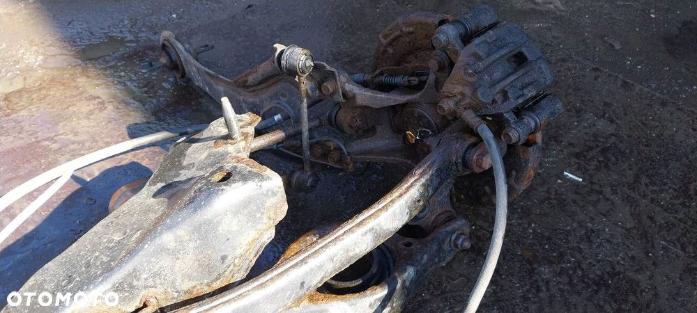 KOMPLETNE ZAWIESZENIE BELKA SANKI TYŁ HYUNDAI I30 I LIFT 07-12r HB 5D - 5