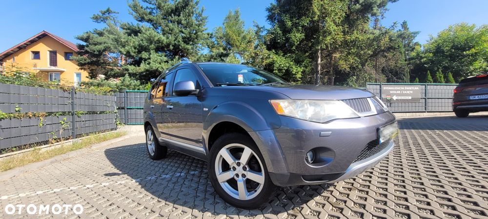 Mitsubishi Outlander - 1