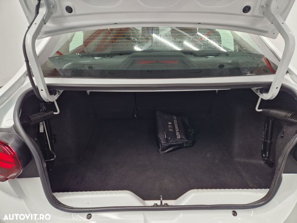 Dacia Logan TCe 90 MT6 Prestige - 6