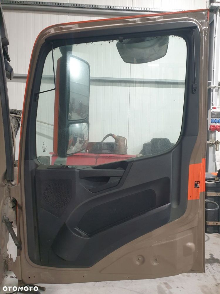 drzwi prawe arocs actros mp4 9607202203 kompletne classic space 2300 - 2