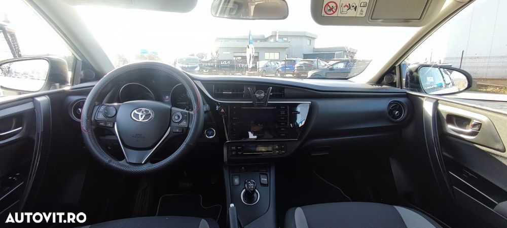 Toyota Auris - 1