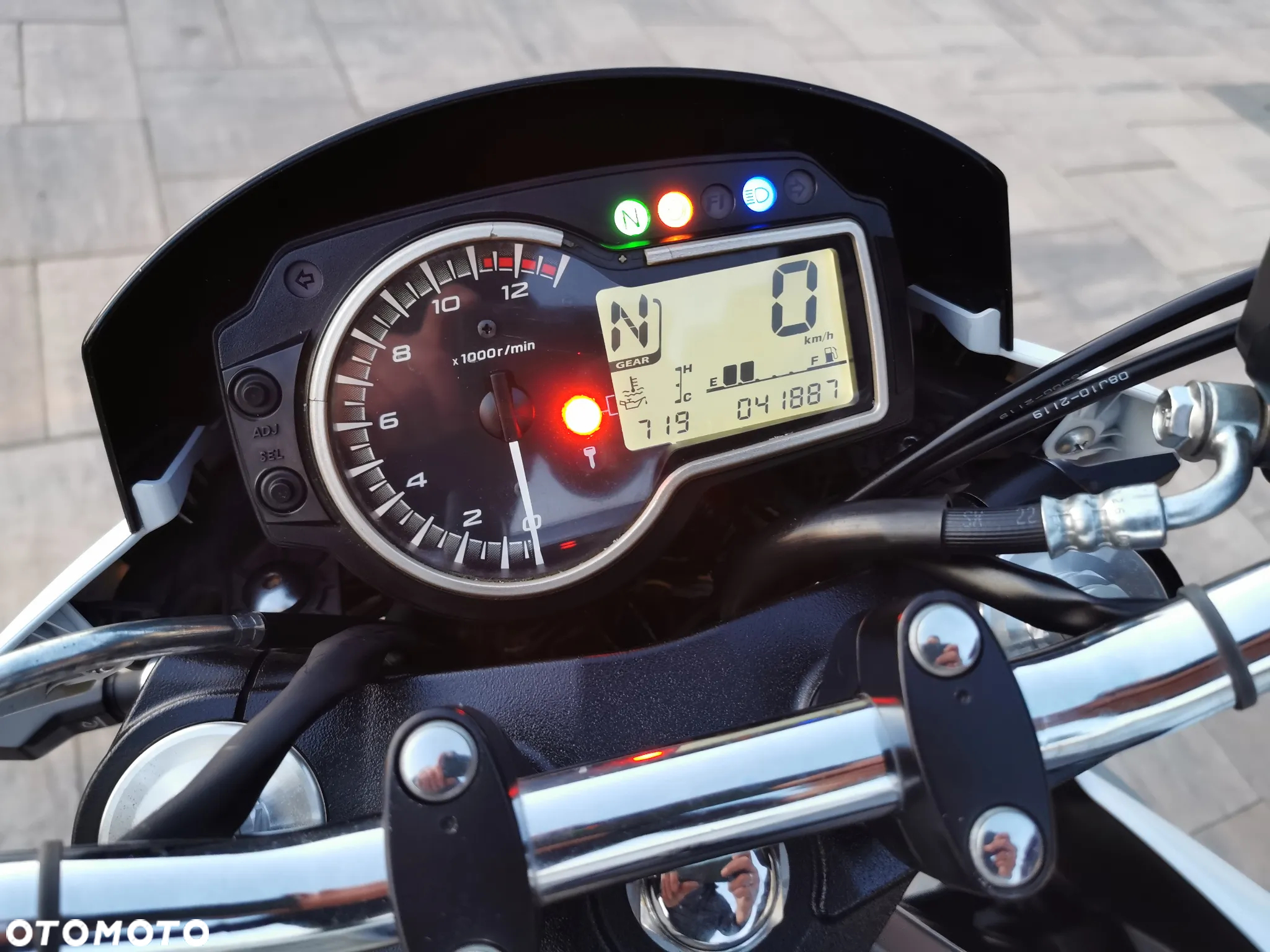 Suzuki GSR - 16