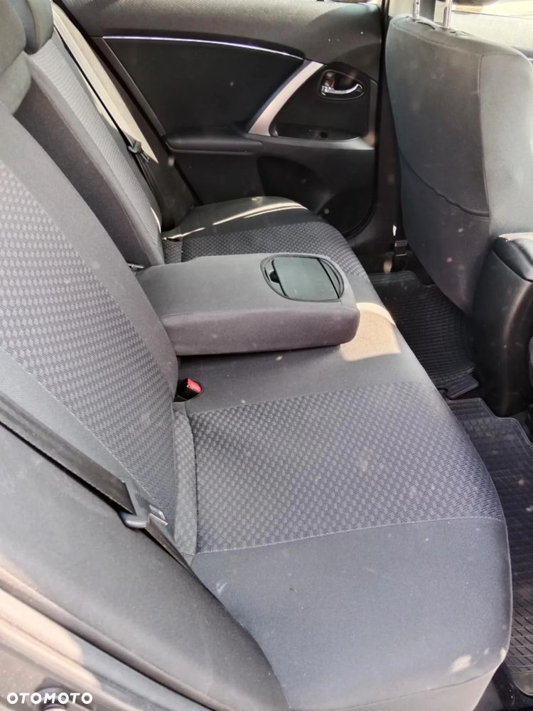 Toyota Avensis - 5