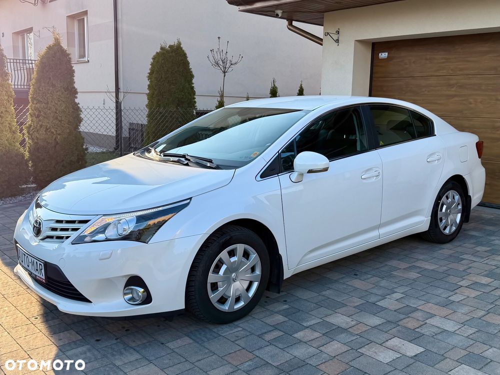 Toyota Avensis 1.8 Sol NAVI - 2
