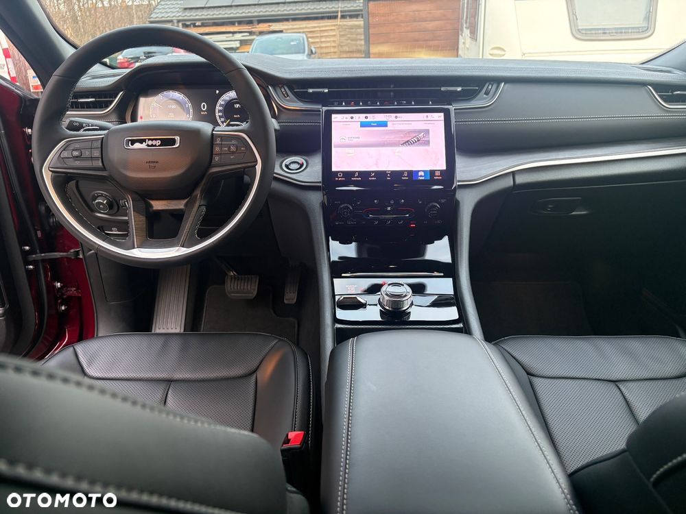 Jeep Grand Cherokee - 31