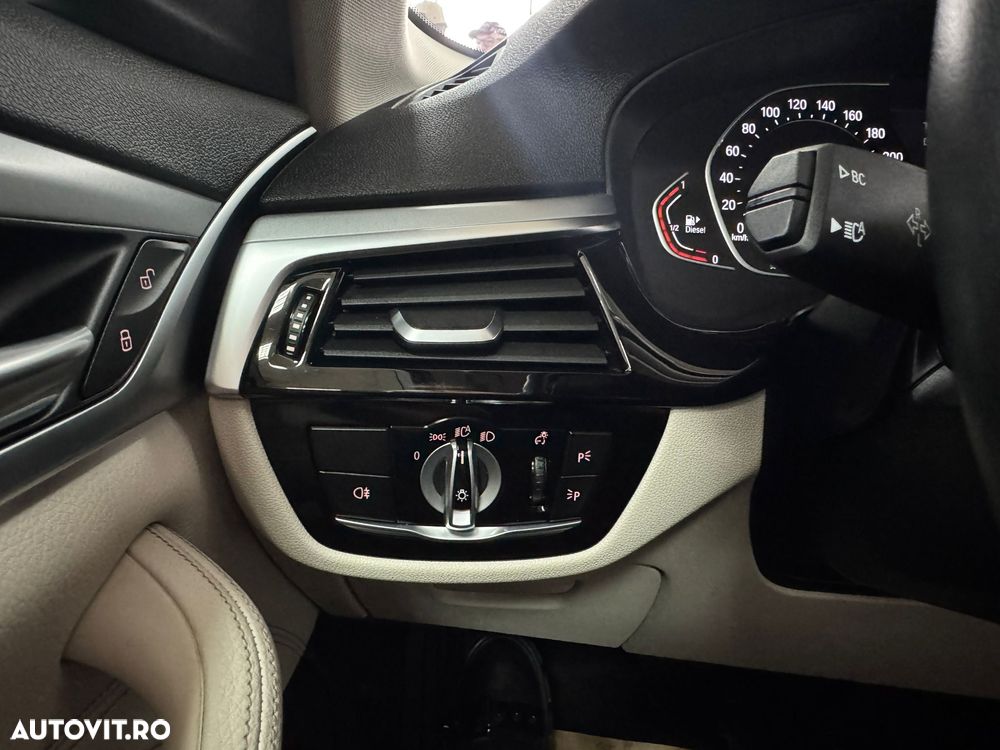 BMW Seria 5 530d xDrive Aut. - 31