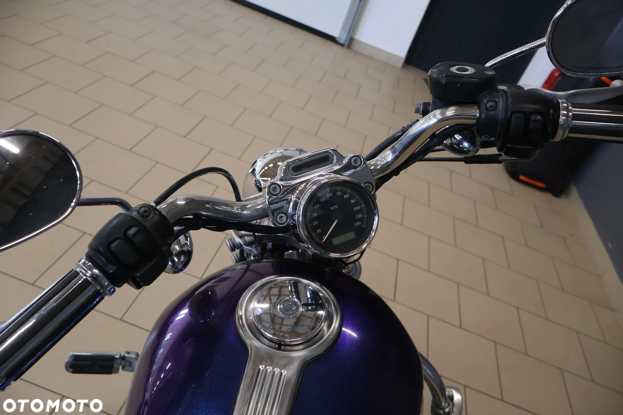Harley-Davidson Sportster Custom 1200C - 8