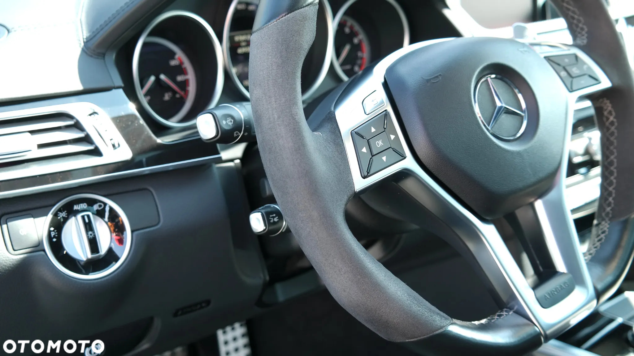 Mercedes-Benz Klasa E 63 AMG S 4-Matic - 22