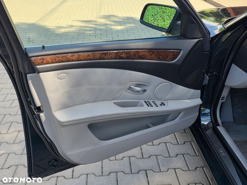 BMW Seria 5 530xi - 22