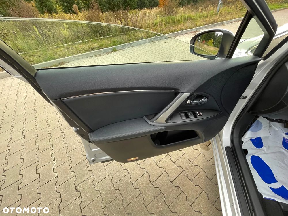 Toyota Avensis 1.8 Multidrive S Executive - 18