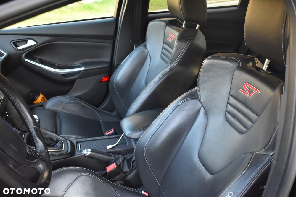 Ford Focus 2.0 EcoBoost ST mit Leder-Sport-Paket - 6