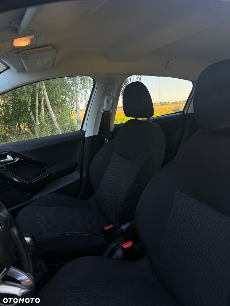 Peugeot 208 PureTech 82 Start & Stop Style - 21