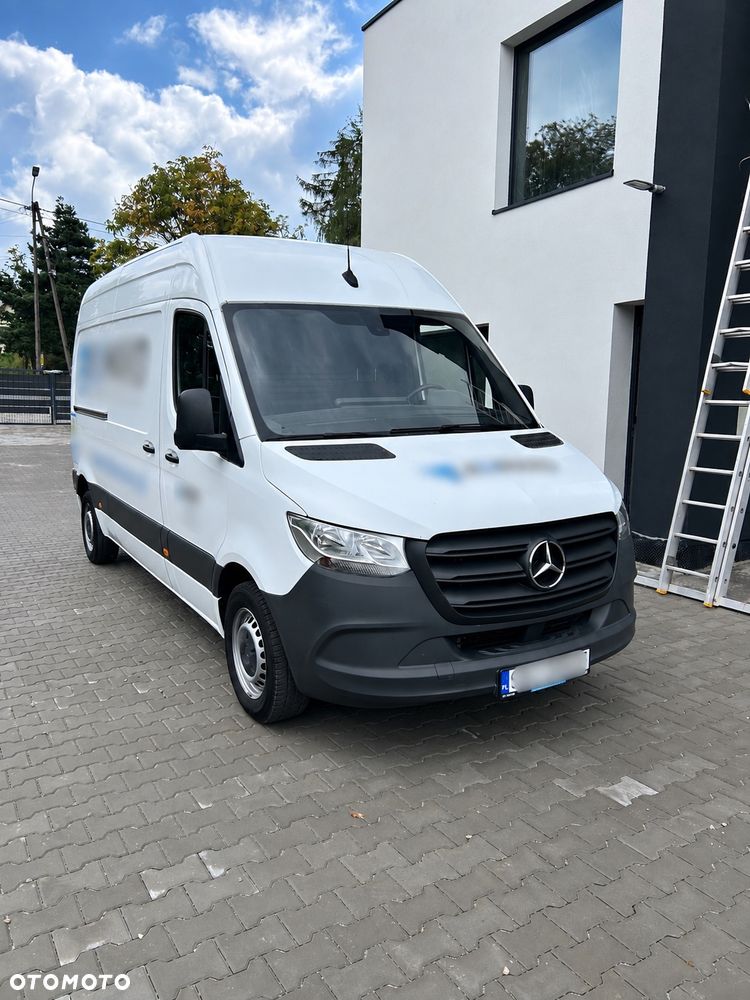 Mercedes-Benz Sprinter - 2