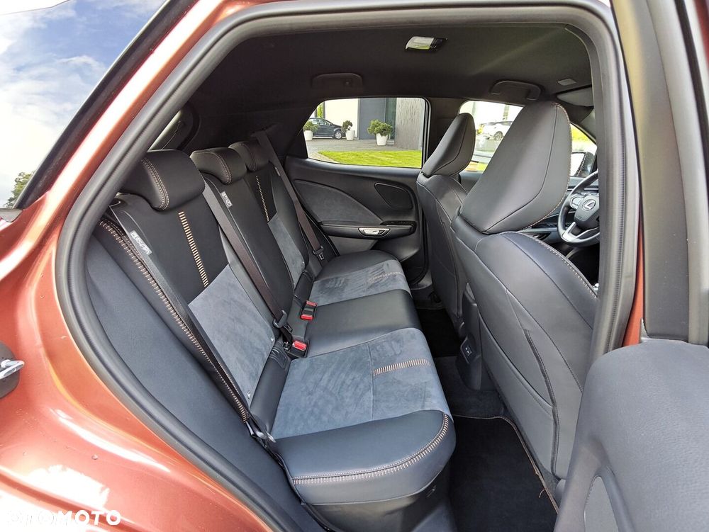 Lexus LBX 1.5 Hybrid Cool - 16