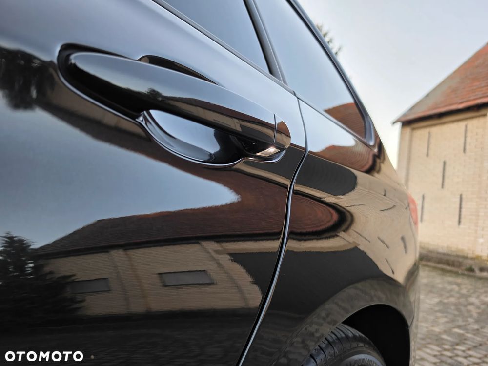 BMW Seria 3 318d Edition M Sport Shadow - 12