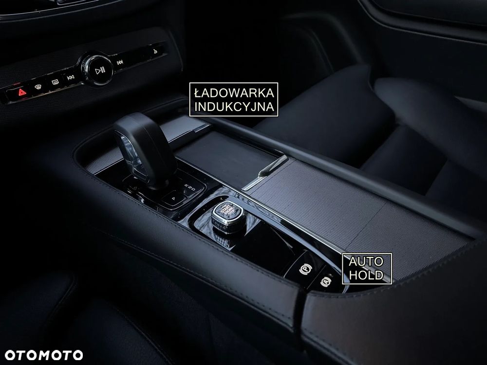 Volvo XC 90 B5 D AWD Plus Bright - 24