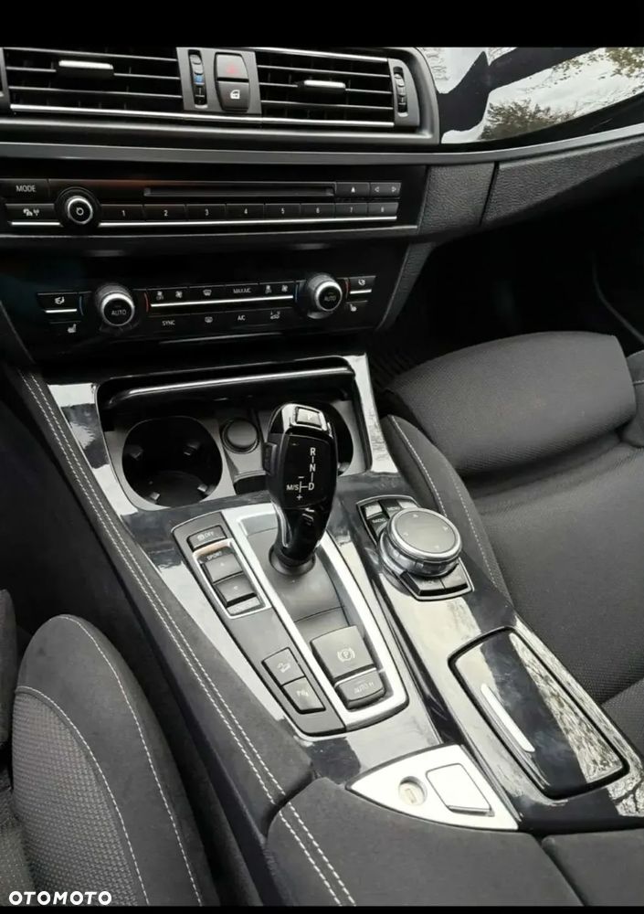 BMW Seria 5 520d xDrive - 16