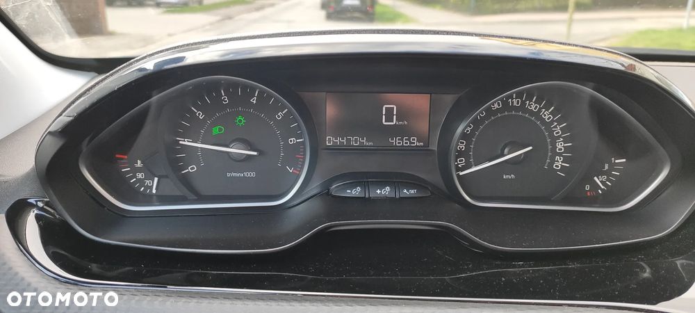 Peugeot 208 1.2 PureTech Style - 6