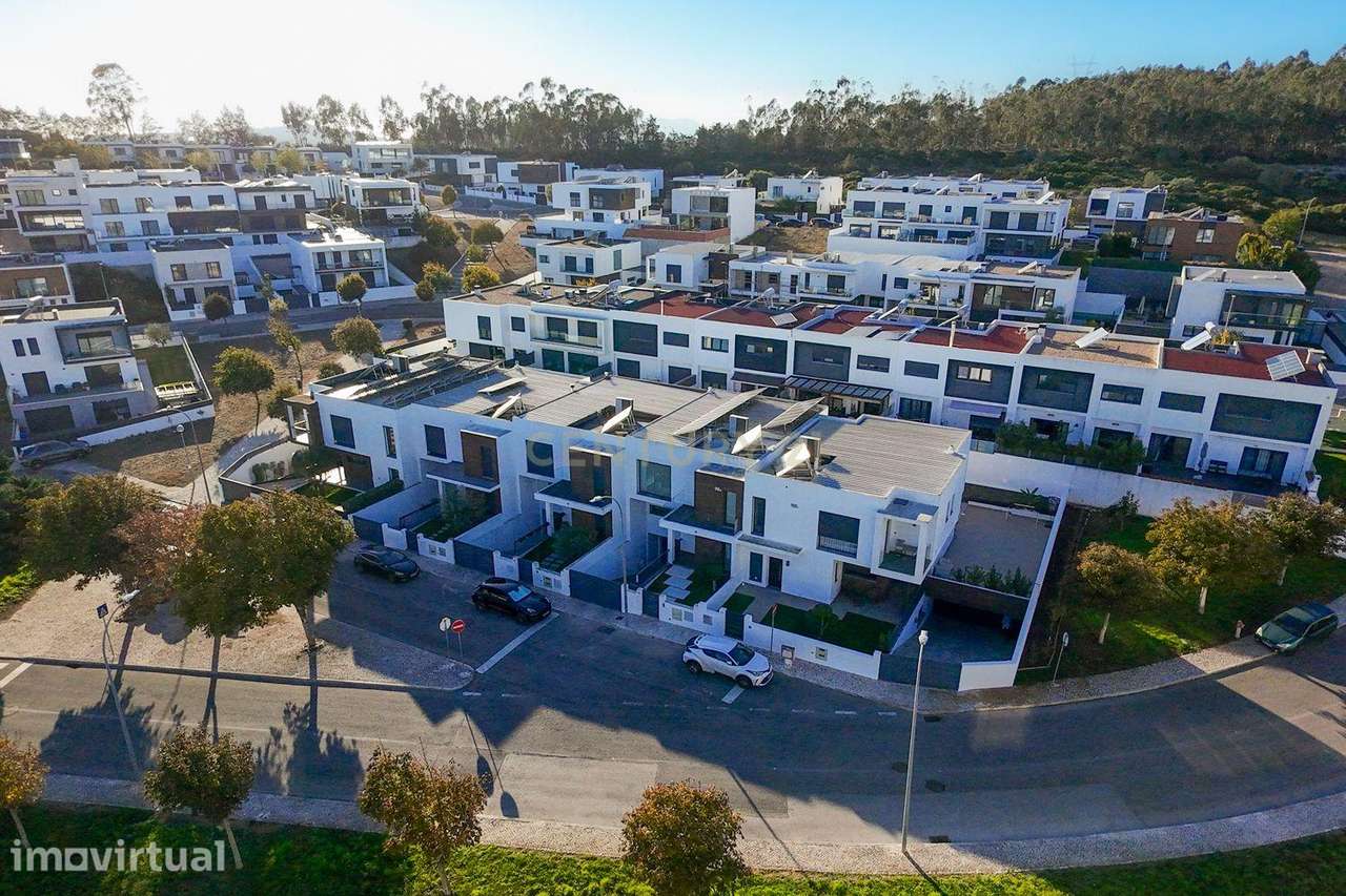 Moradia T3+1 de luxo com terraço, jacuzzi e excelente eficiência energ - Grande imagem: 4/56