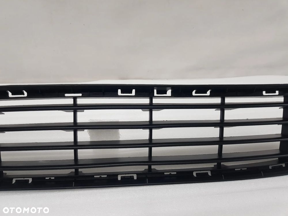 PEUGEOT PARTNER CITROEN BERLINGO III 07- KRATKA ŚRODKOWA ZDERZAKA PRZEDNIEGO , NR 9681519877 , NR AUKCJI K16 - 4