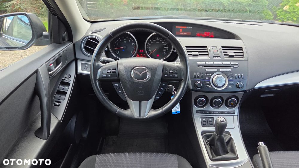 Mazda 3 1.6 Active + - 7