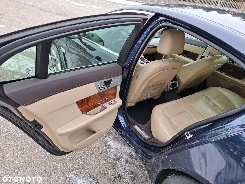 Jaguar XF 3.0 V6 D Luxury - 18