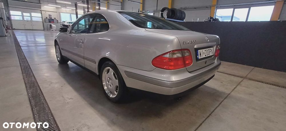 Mercedes-Benz CLK - 7