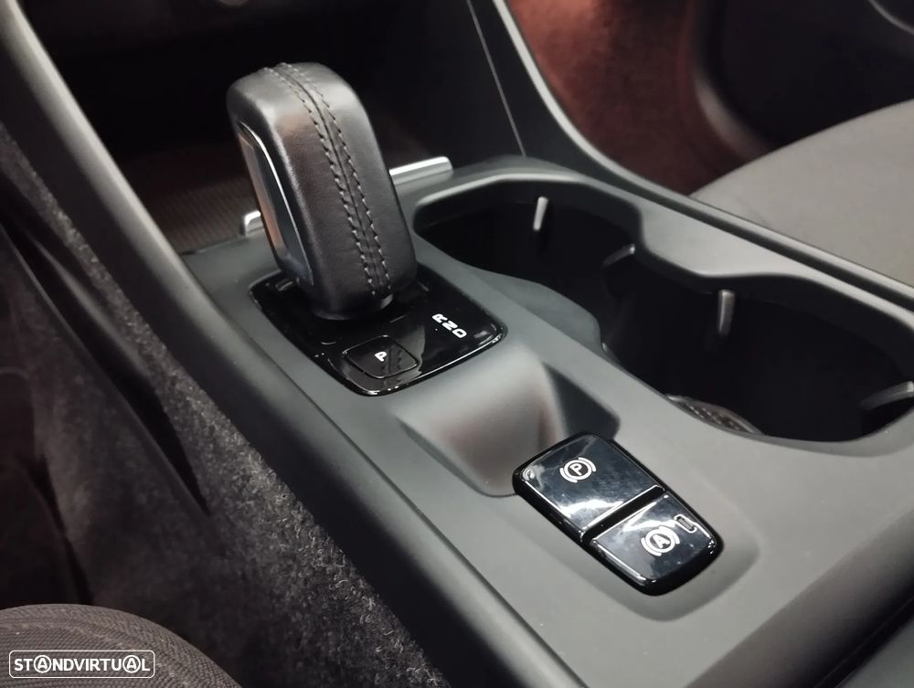 Volvo XC 40 2.0 D3 Momentum Geartronic - 30