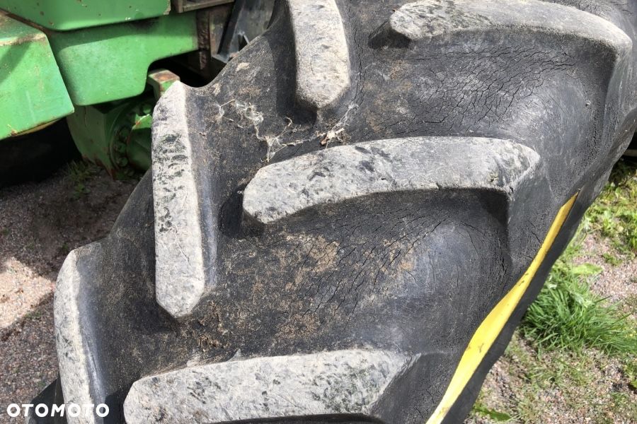 John Deere 2040 - 10