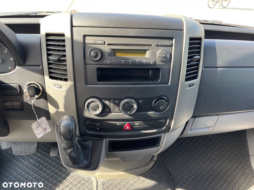 Mercedes-Benz Sprinter - 13