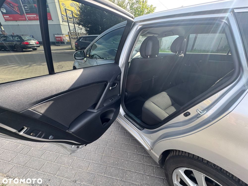 Toyota Avensis 2.2 D-CAT Combi Executive - 18