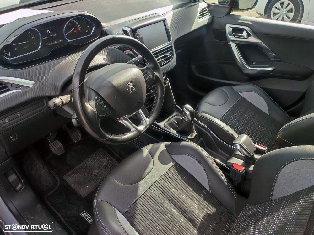 Peugeot 2008 1.2 PureTech Style - 24