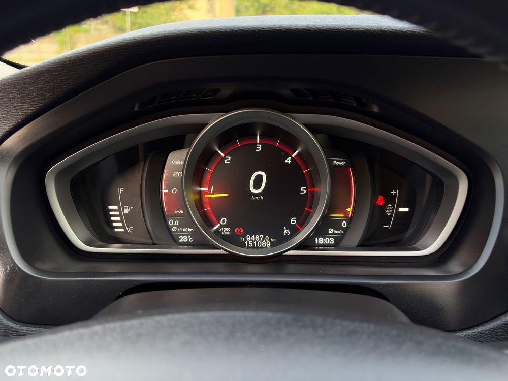 Volvo V40 D2 Momentum - 25