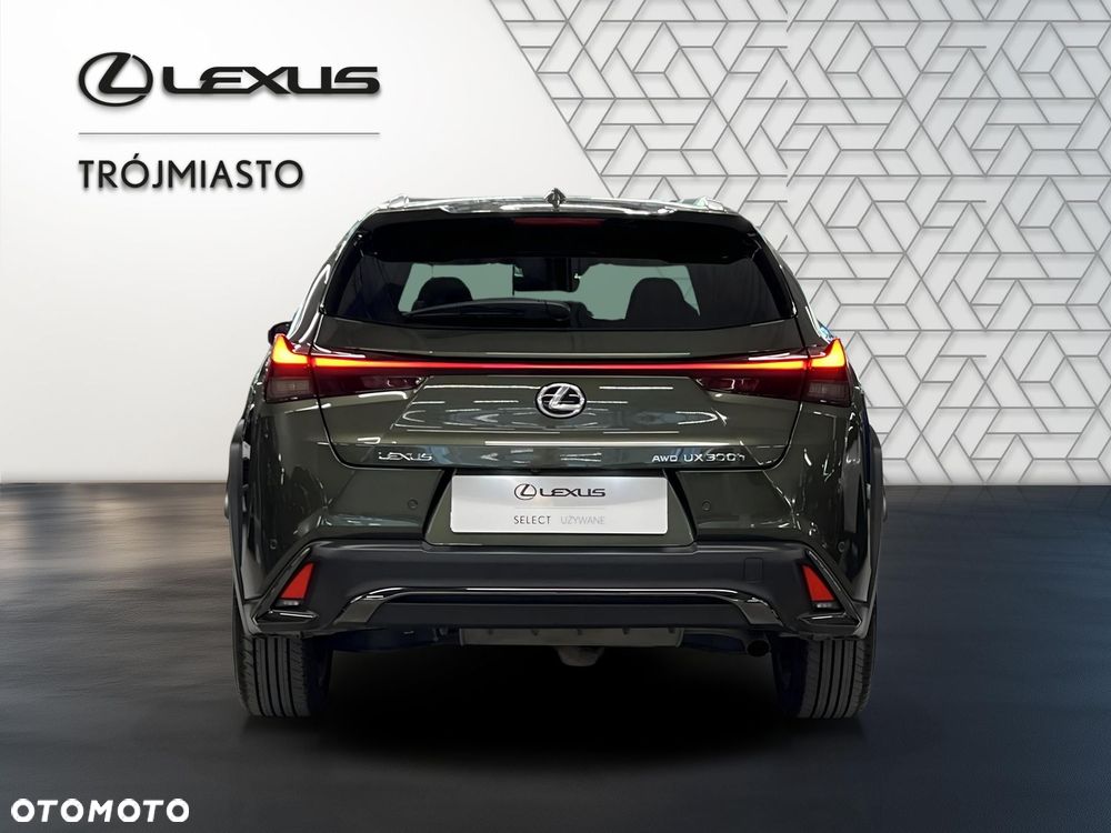 Lexus UX - 5