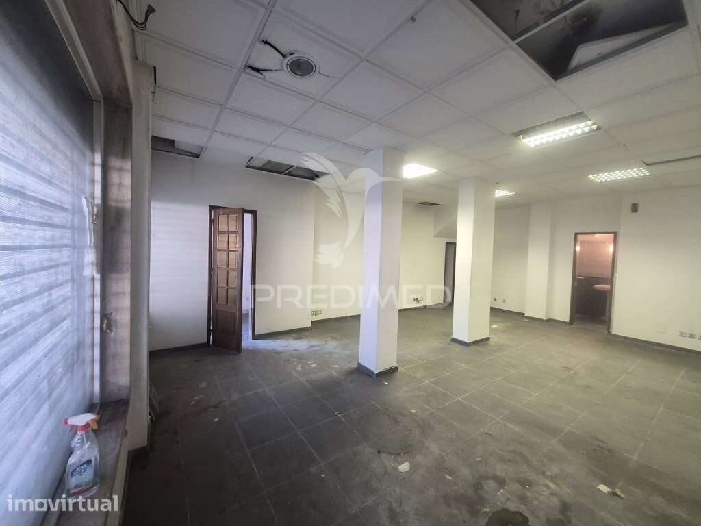 Loja/Escritório Duplex em Laranjeiro - Grande imagem: 2/17