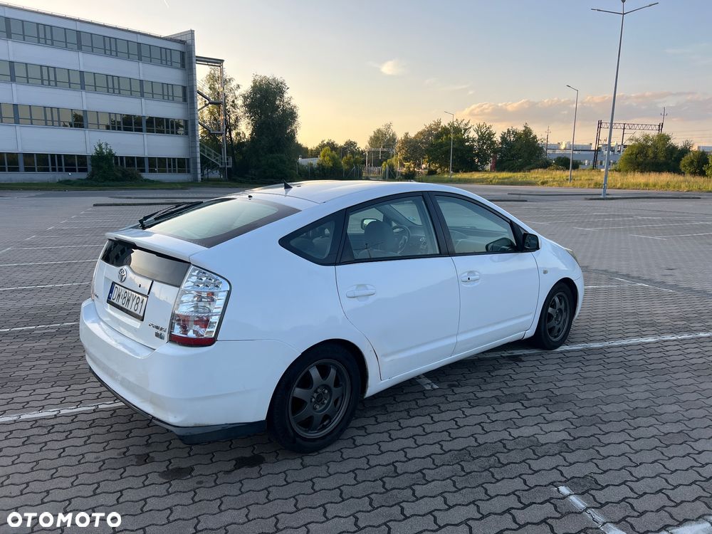 Toyota Prius 1.5 VVT-i Sol - 2