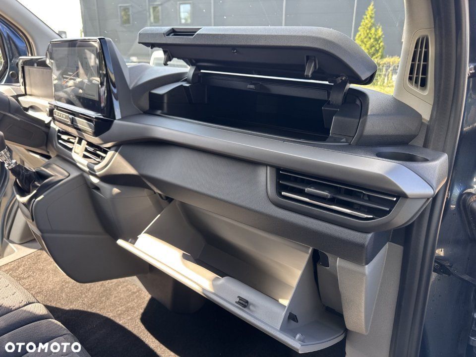 Ford Tourneo Custom - 28