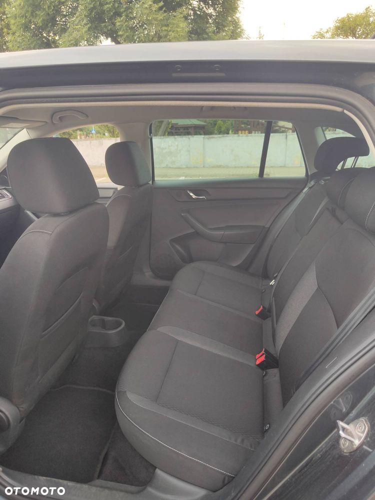 Skoda RAPID - 12