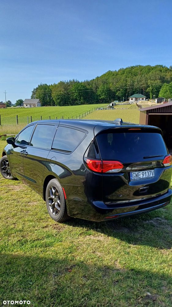 Chrysler Pacifica - 4