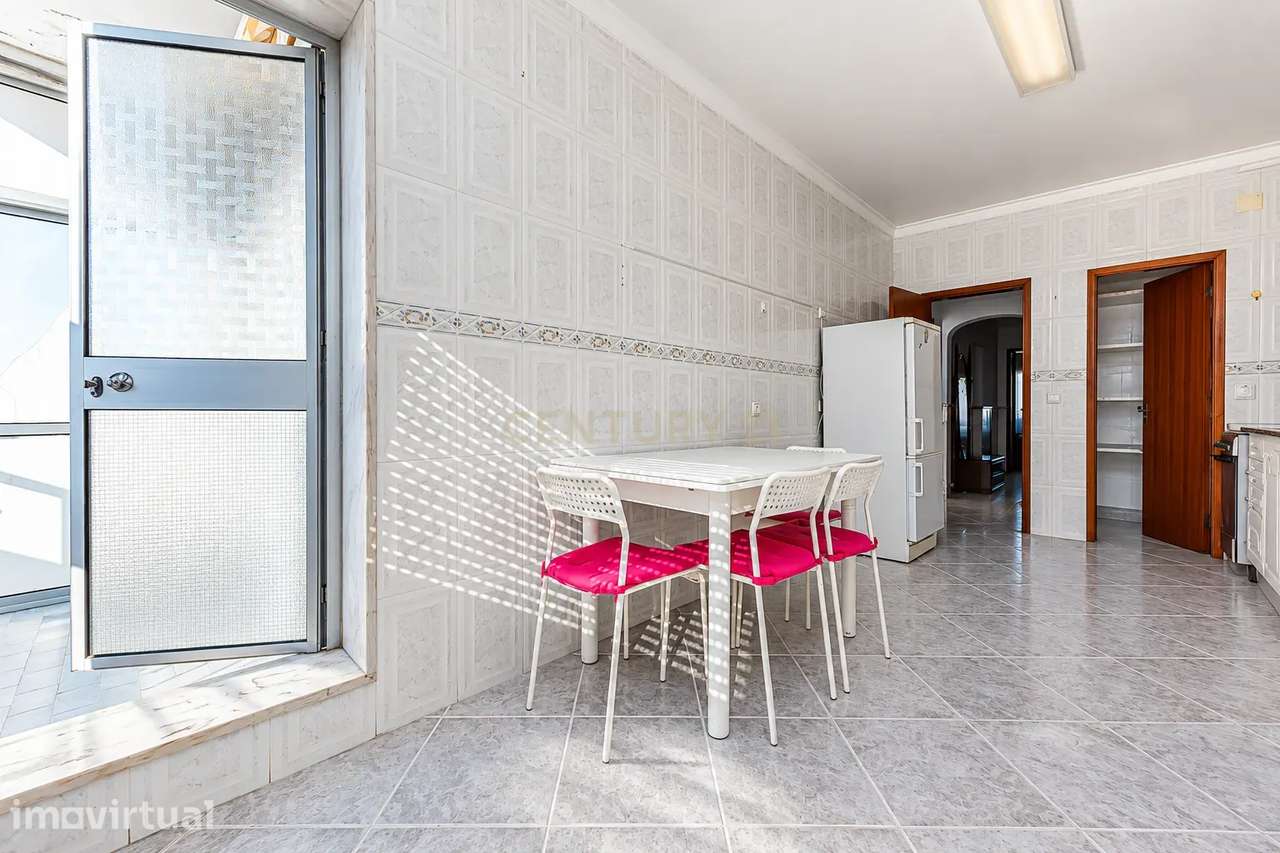 Apartamento T3 com marquise e varanda em Setúbal - Grande imagem: 3/28