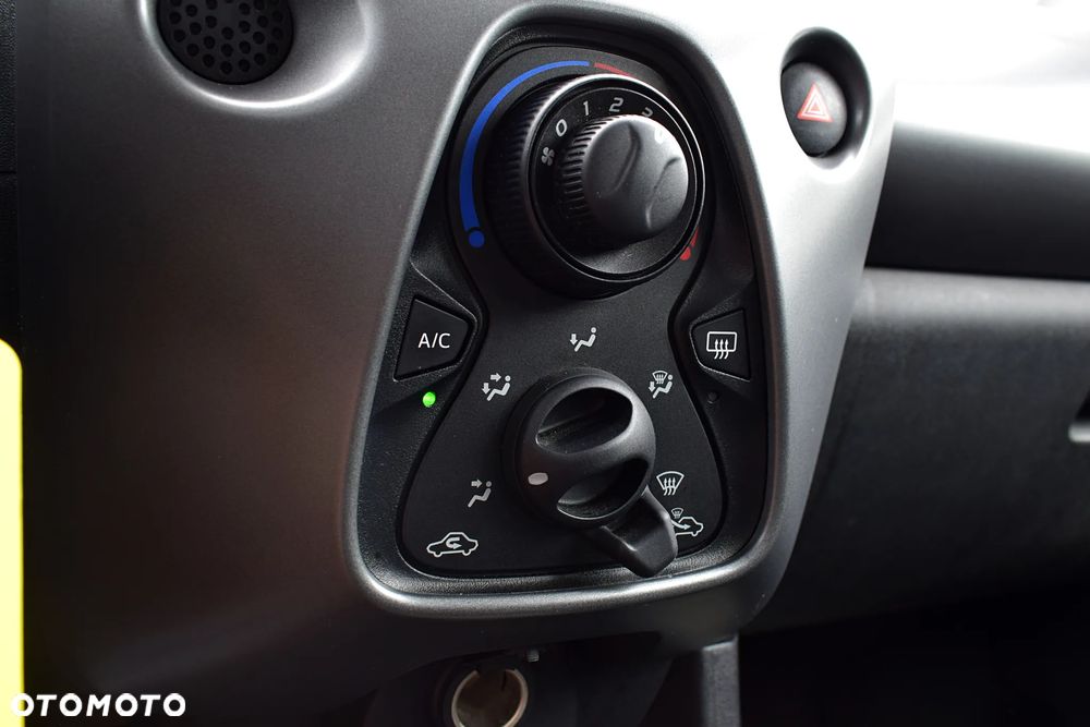 Toyota Aygo x-trend - 12