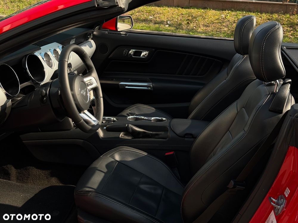 Ford Mustang - 4
