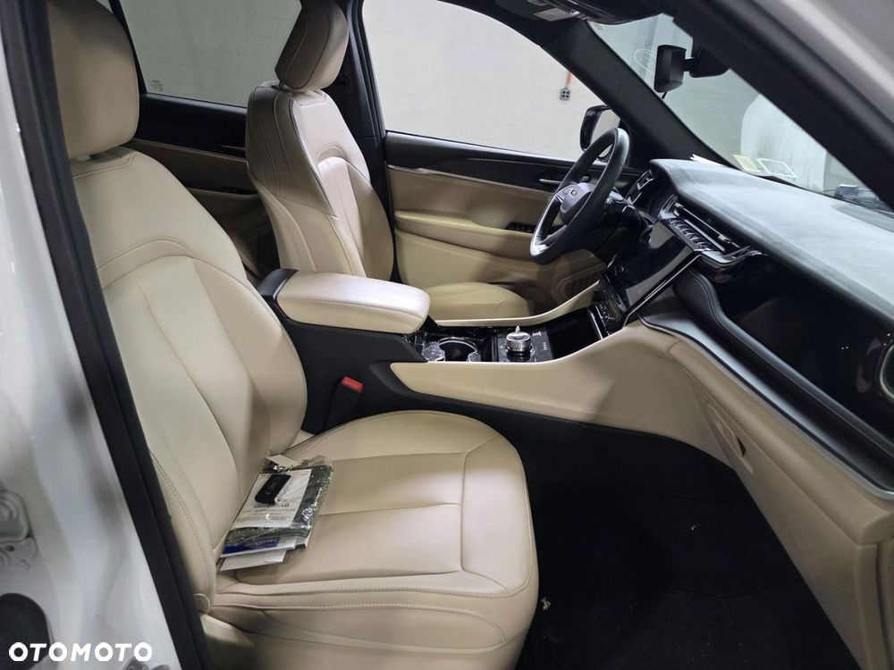 Jeep Grand Cherokee - 17