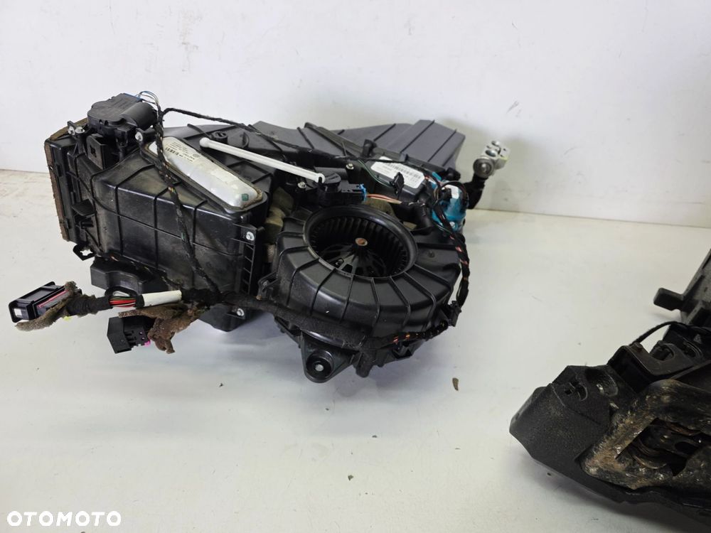 NAGRZEWNICA TYLNA TYŁ AUDI Q7 4L 4L0820004C - 9